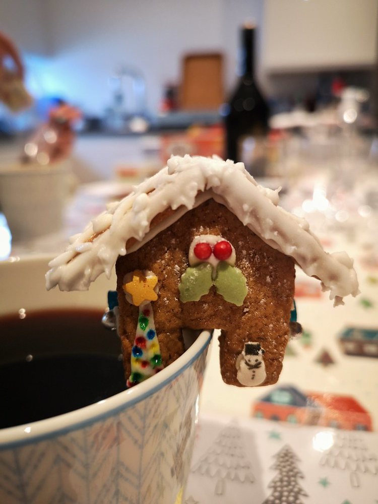 Gingerbread house and mulled wine