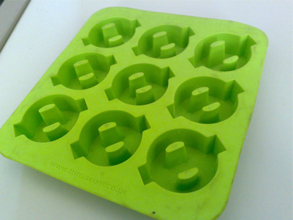 Roundel ice-cube tray
