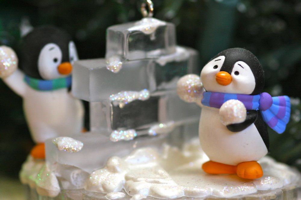 Christmas decorations - Penguins building an igloo