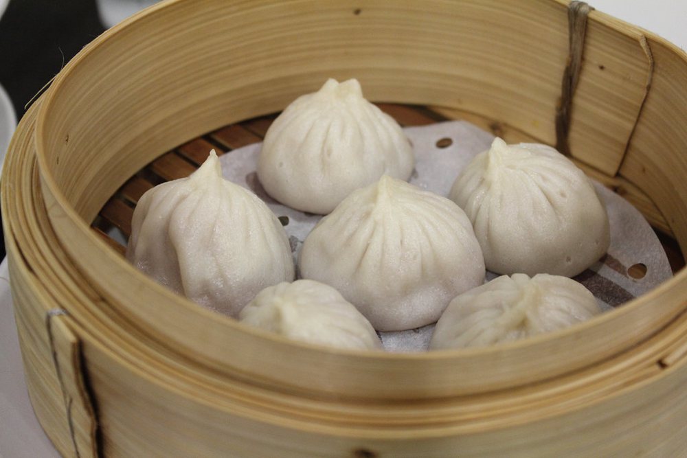 Shanghai style steamed pork buns (juicy)